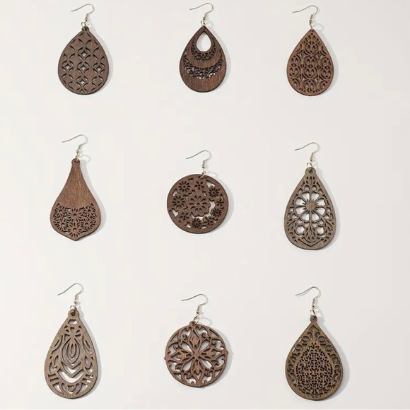 ⭐️ 5 for $25 Natural Wood Brown Painted Lightweight Earrings Gold Tone Hoops - Picture 7 of 7